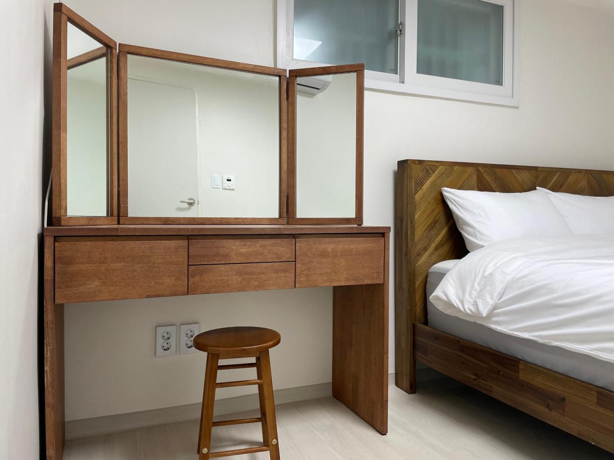 #2 Beds, 2 Staytion25 #wangsimni Comfortable 2 Cozy * Seoul