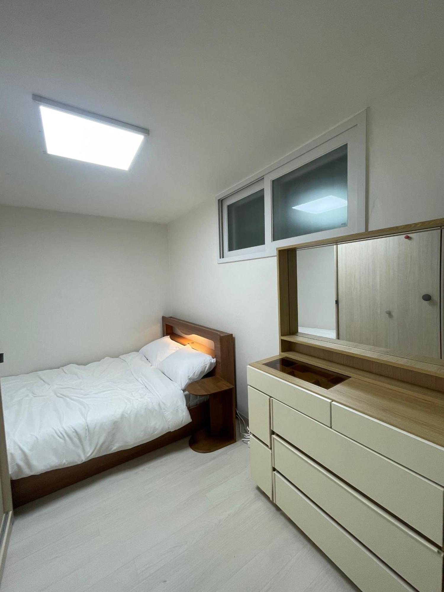 #2 Beds, 2 Staytion25 #wangsimni Comfortable 2 Cozy *
