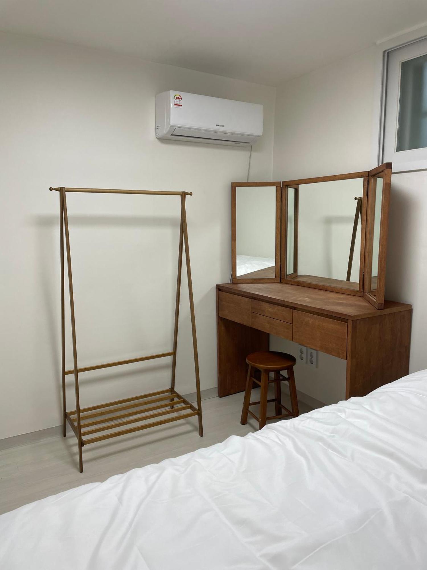 #2 Beds, 2 Staytion25 #wangsimni Comfortable 2 Cozy