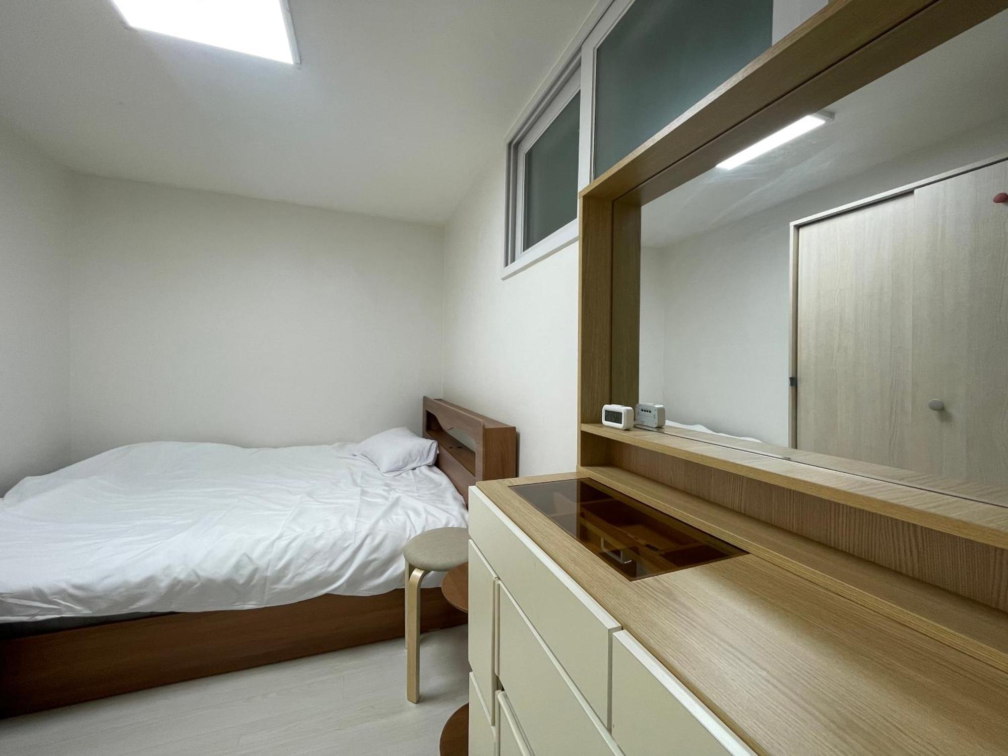 #2 Beds, 2 Staytion25 #wangsimni Comfortable 2 Cozy * Seoul