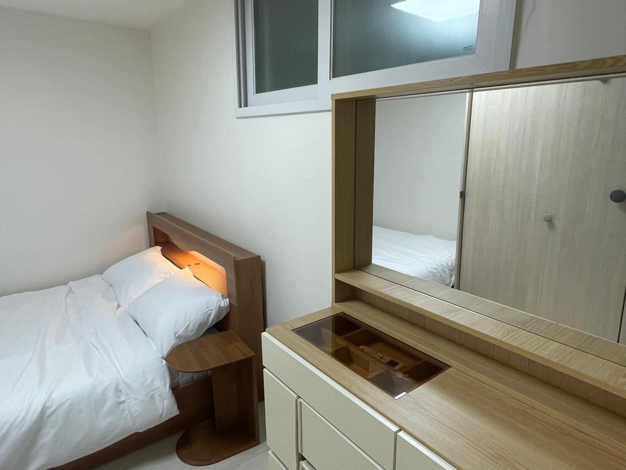 #2 Beds, 2 Staytion25 #wangsimni Comfortable 2 Cozy Apartment Seoul