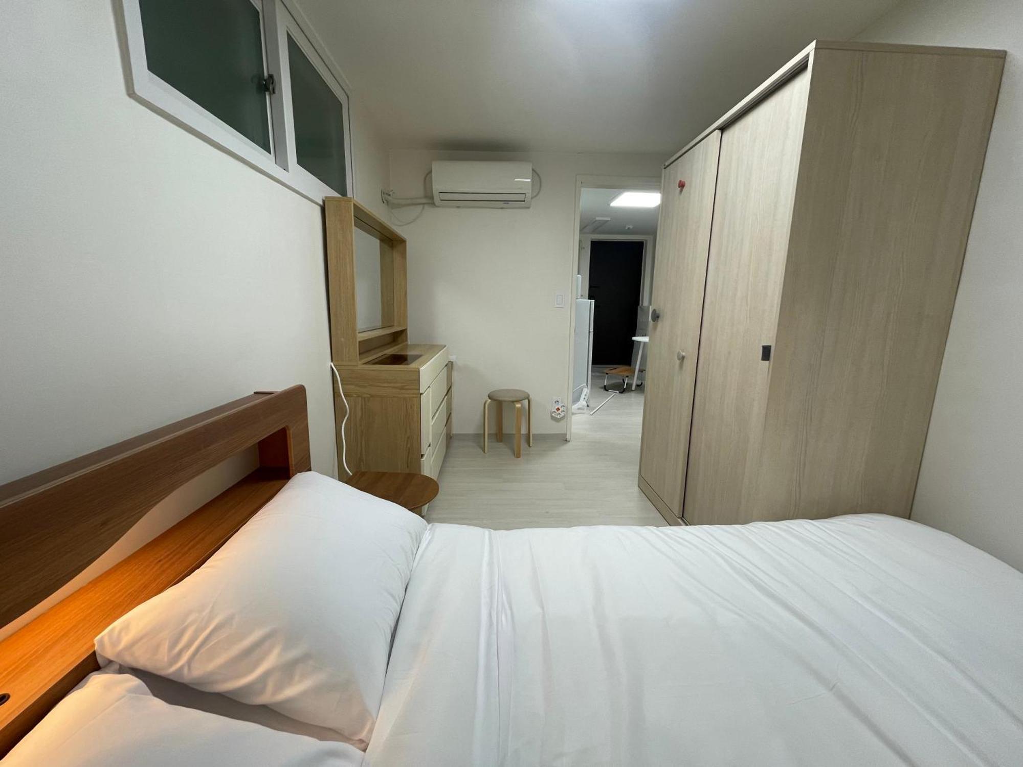 #2 Beds, 2 Staytion25 #wangsimni Comfortable 2 Cozy Seoul